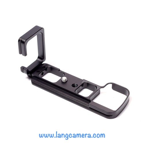 L-PLATE for Sony A6300 – Thương hiệu Mengs Sản phẩm CNC độ chính xác cao, dùng cho máy ảnh Sony A6300 Bảo vệ máy ảnh, giảm bớt trầy sước. Dễ dàng gắn lên các Ball head tripod sử dụng chuẩn PU như Tripod Benro, Beike. Dễ dàng chụp đứng máy mà không cần xoay bi, giúp giảm rung tốt hơn khi chụp ảnh ở góc máy đứng. Bảo hành 6 tháng