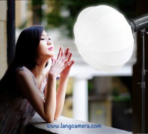 Sử dụng ngàm Bowens phù hợp với hầu hết các loại đèn
Lớp vải trắng để làm giảm lượng ánh sáng ra
Giúp phân tán ánh sáng tốt hơn
Thao tác nhanh chóng, có thể gấp gọn
Độ che phủ ánh sáng 360 °
Phù hợp với các loại đèn Jinbei, Godox, HLOW, FLASH F,..
Kích thước : 65cm